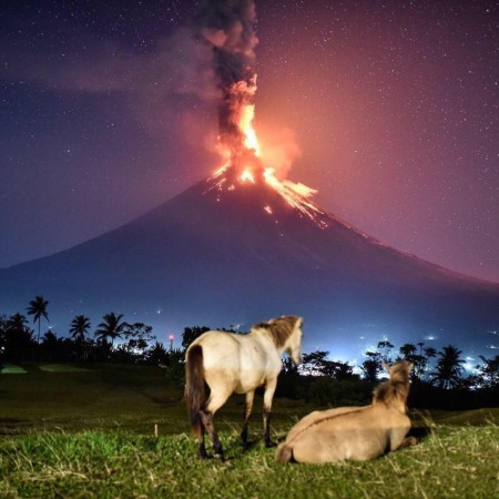 Uitbarsting van de Mayon vulkaan in 2018 (Luzon Island, Filippijnen)